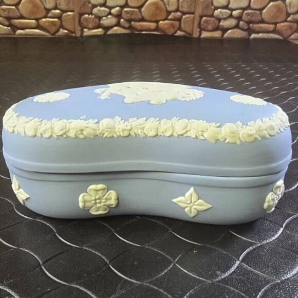 VINTAGE WEDGWOOD BLUE JASPERWARE HEART SHAPED TRINKET BOX NEOCLASSICAL DESIGN - Picture 6 of 13